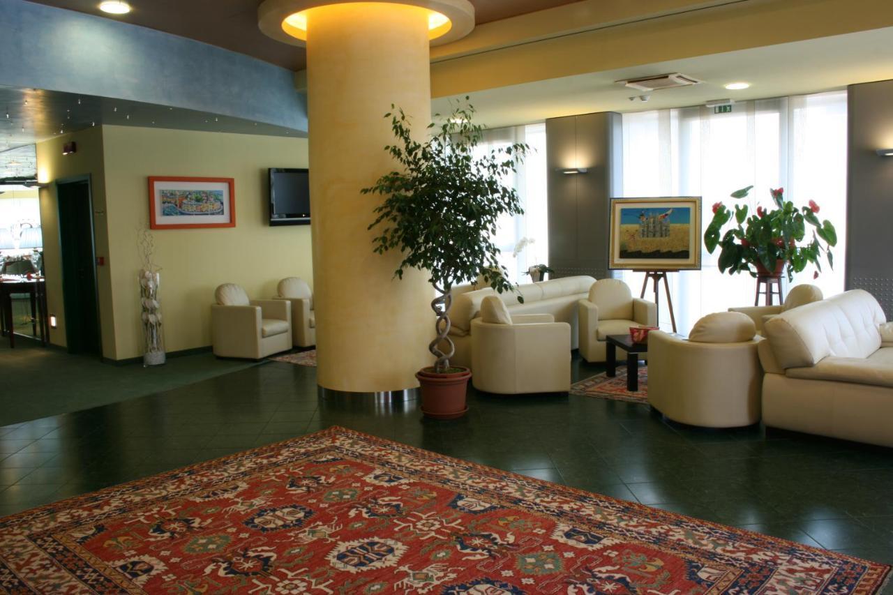 Hotel Senator Gorgonzola Zewnętrze zdjęcie